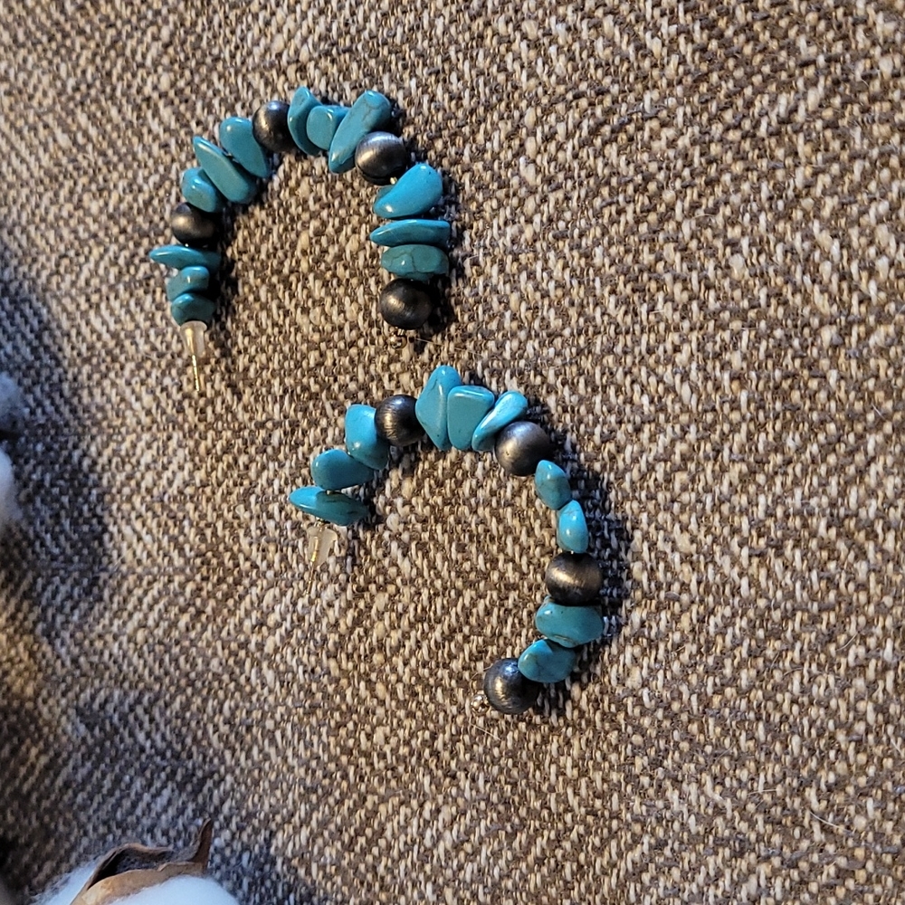 Tourquise chip stones and sliver faux Navajo pearl  half hoop earrings